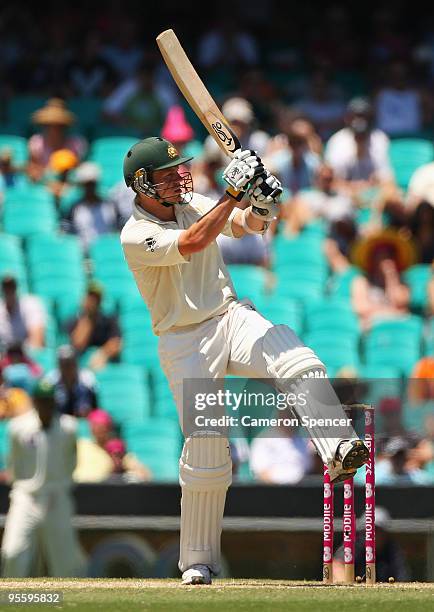 Peter Siddle of Australia bats during day four of the Second Test between Australia and Pakistan at Sydney Cricket Ground on January 6, 2010 in...