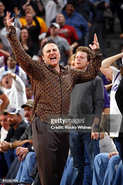 Co-owner Gavin Maloof of the Sacramento Kings reacts during the game against the Los Angeles Lakers at Arco Arena on December 26, 2009 in Sacramento,...
