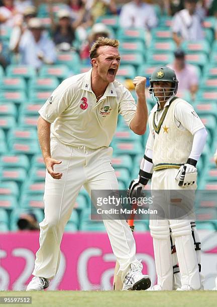 Doug Bollinger of Australia celebrates the wicket of Imran Farhat of Pakistan during day four of the Second Test match between Australia and Pakistan...