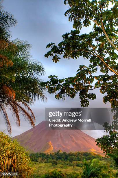 arenal volcano, arenal, costa rica - arenal volcano stockfoto's en -beelden