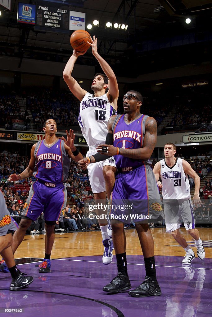 Phoenix Suns v Sacramento Kings