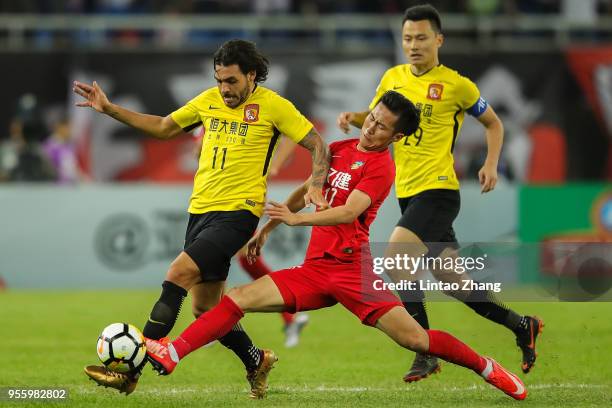 Ricardo Goulart of Guangzhou Evergrande competes the ball with Su Yuanjie of Tianjin Quanjian during the AFC Champions League Round of 16 first leg...