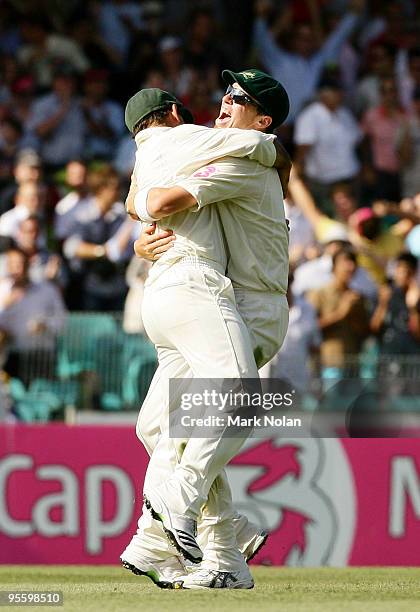 Ricky Ponitng and Peter Siddle of Australia celebrate victory during day four of the Second Test match between Australia and Pakistan at Sydney...