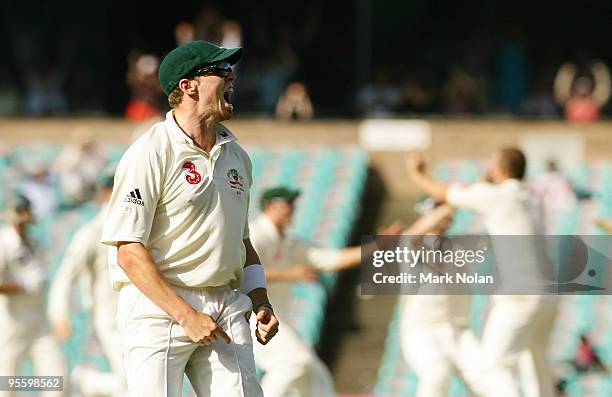 Peter Siddle of Australia celebrates catching Umar Gul of Pakistan during day four of the Second Test match between Australia and Pakistan at Sydney...