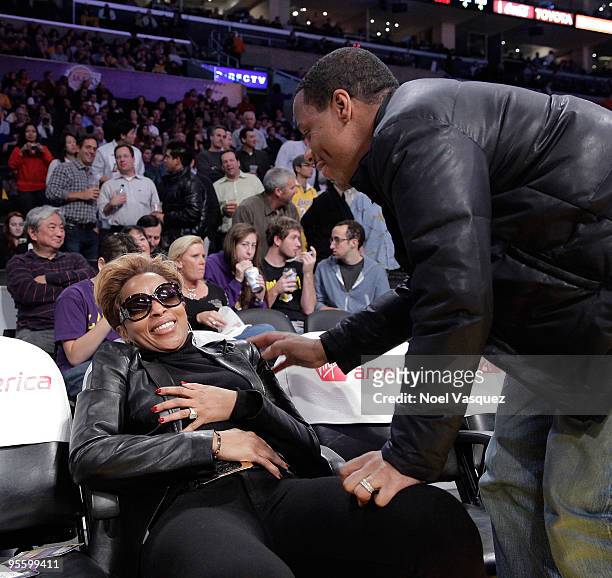 Mary J. Blige and her husband Martin Kendu Isaacs attend a game between the Houston Rockets and the Los Angeles Lakers at Staples Center on January...