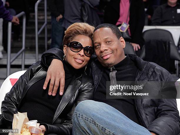 Mary J. Blige and her husband Martin Kendu Isaacs attend a game between the Houston Rockets and the Los Angeles Lakers at Staples Center on January...