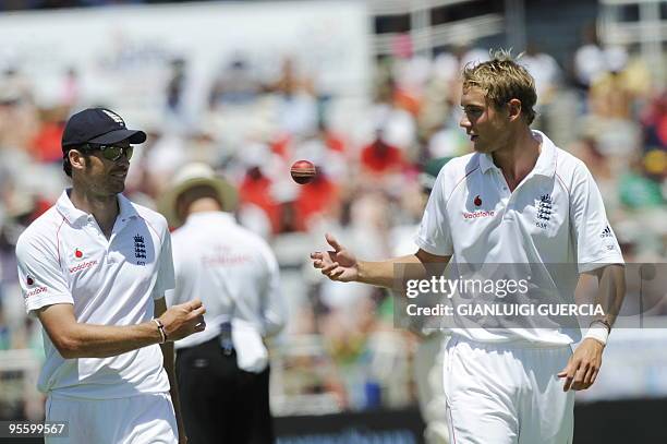 English fielder Jimmy Anderson and bowler Stuart Broad pass the ball on January 6, 2010 during the fourth day of the third Test match between South...