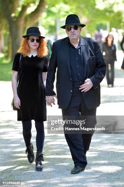 Laura Kaefer and Ralph Siegel during the memorial service for Abi Ofarim at New Israelite Cemetry on May 8, 2018 in Munich, Germany. German-Israeli...