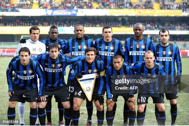 Inter Milan's team poses priortheir Italian Serie A football match against Chievo on January 6, 2010 at Bentegodi Stadium in Verona. Inter Milan...
