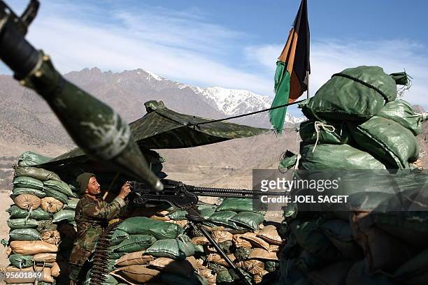 Afghans soldiers with a Russian machine gun DHSK 12,7m/m of the OMLT of the Kandak 32 OP "The eagle's nest " in the Alah Say Valley in Kapisa...