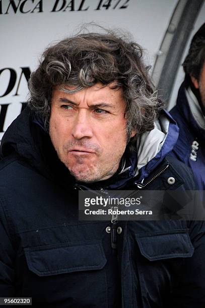 Alberto Malesani coach of AC Siena in action during the Serie A match between Siena and Fiorentina at Artemio Franchi - Mps Arena Stadium on January...