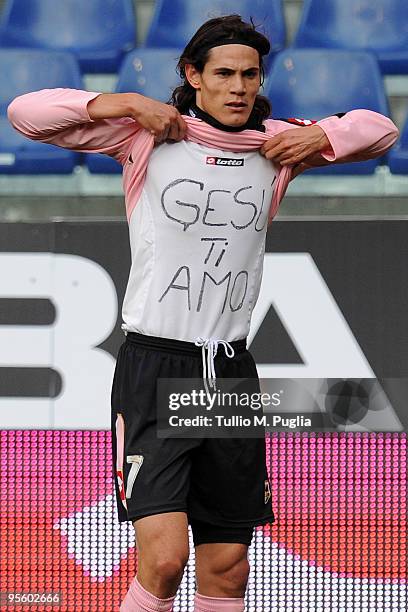 Edinson Cavani of Palermo celebrates the opening goal during the Serie A match between UC Sampdoria and US Citta di Palermo at Stadio Luigi Ferraris...