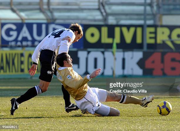 Daniele Galloppa of Parma FC competes for the ball with Giorgio Chiellini of Juventus FC during the Serie A match between Parma and Juventus at...