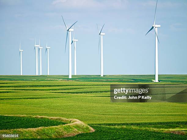 wind farm - grandes planícies imagens e fotografias de stock