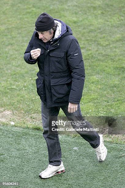 Head coach Alberto Malesani of Siena looks on during the Serie A match between Siena and Fiorentina at Artemio Franchi - Mps Arena Stadium on January...