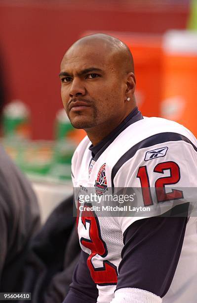 Tony Banks of the Houston Texans looks on during a NFL football game against the Washington Redskins on December 22, 2002 at FedEx Field in Landover,...