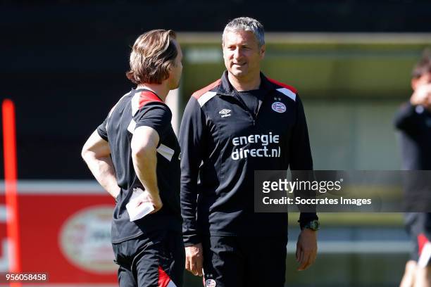 Boudewijn Zenden of PSV, assistant trainer Ruud Brood of PSV during the Training PSV at the De Herdgang on May 8, 2018 in Eindhoven Netherlands