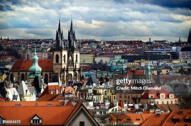 prague city view with tan church - teynkirche stock-fotos und bilder