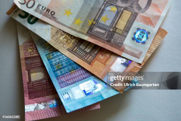 Symbol photo n the topics euro, EZB, ECB, European Central Bank, security, counterfeit protection, etc. The picture shows euro banknotes 20, 10...