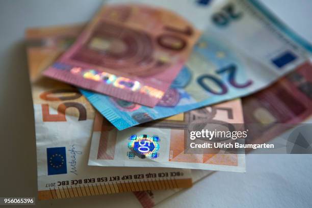 Symbol photo n the topics euro, EZB, ECB, European Central Bank, security, counterfeit protection, etc. The picture shows euro banknotes 20, 10...