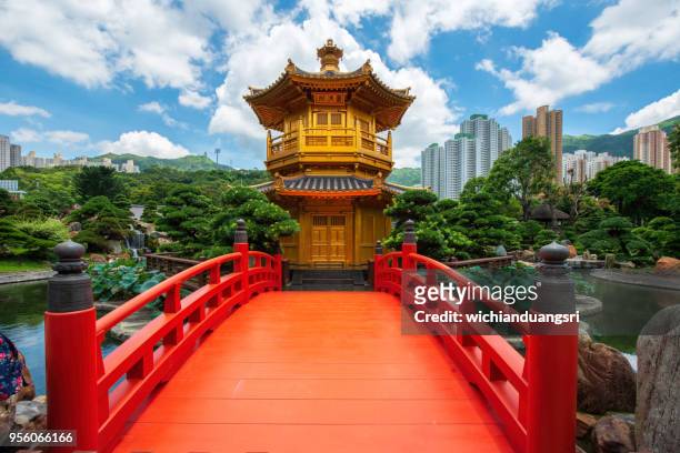pagoda nan lian garden,diamond hill,hong kong,china - garden bridge stock-fotos und bilder