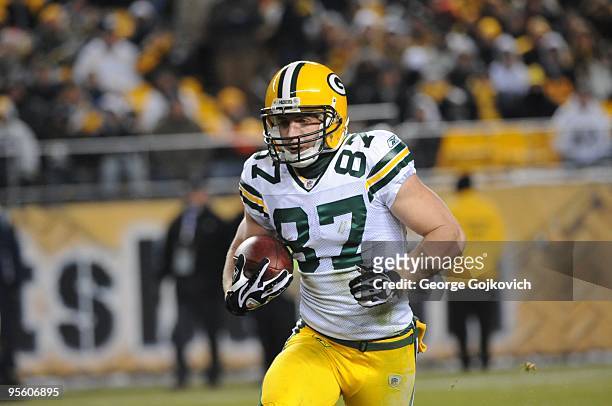 Kick returner Jordy Nelson of the Green Bay Packers runs with the football during a game against the Pittsburgh Steelers at Heinz Field on December...