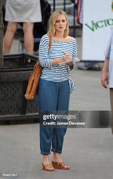 Drew Barrymore seen on location for "Going the Distance" in Central Park on August 6, 2009 in New York City.
