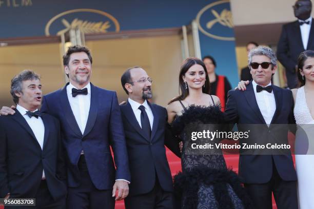 Actors Eduard Fernandez, Javier Bardem, director Asghar Farhadi, Penelope Cruz, wearing jewels by Atelier Swarovski Fine Jewelry and Ricardo Darin...