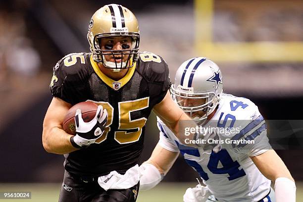 Dave Thomas of the New Orleans Saints avoids a tackle by Bobby Carpenter of the Dallas Cowboys at the Louisiana Superdome on December 19, 2009 in New...