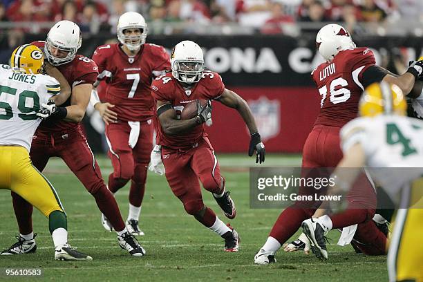 Arizona Cardinals running back Tim Hightower runs down field during a game against the Green Bay Packers at University of Phoenix Stadium on January...