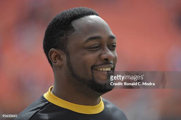 Head Coach Mike Tomlin of the Pittsburgh Steelers before a NFL game against the Miami Dolphins at Land Shark Stadium on January 3, 2010 in Miami,...