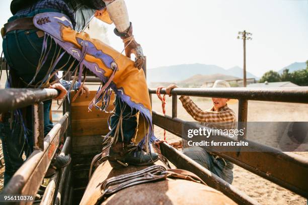 rodeo preparations - calça de couro de cowboy imagens e fotografias de stock