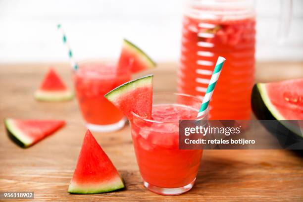 refreshing watermelon juice - retales botijero fotografías e imágenes de stock