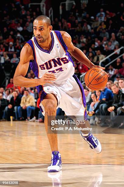 Grant Hill of the Phoenix Suns drives to the basket during the game against the Oklahoma City Thunder on December 23, 2009 at US Airways Center in...