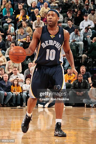 Jamaal Tinsley of the Memphis Grizzlies handles the ball against the Indiana Pacers during the game on December 30, 2009 at Conseco Fieldhouse in...