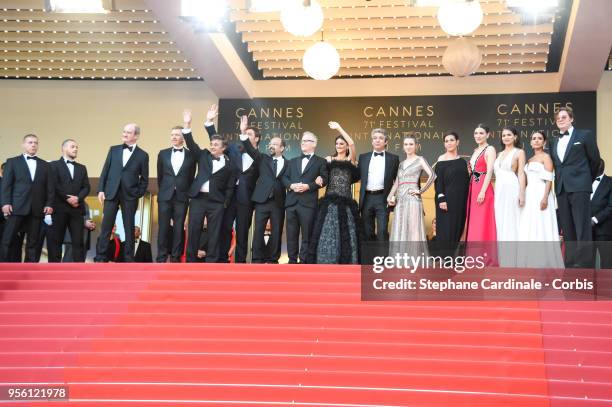 Pierre Lescure, Alexandre Mallet-Guy, Eduard Fernandez, Javier Bardem, Asghar Farhadi, Penelope Cruz, wearing jewels by Atelier Swarovski Fine...