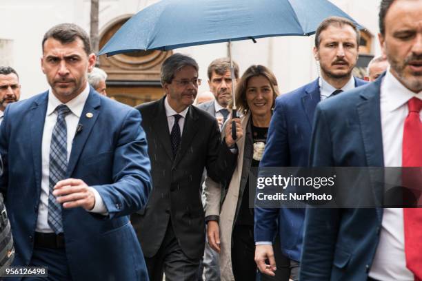 Prime Minister Paolo Gentiloni returning on foot to Palazzo Chigi after visiting Piazza Montecitorio the new Roman editorial office of Sky Tg24 on...