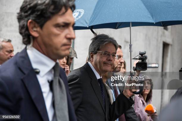 Prime Minister Paolo Gentiloni returning on foot to Palazzo Chigi after visiting Piazza Montecitorio the new Roman editorial office of Sky Tg24 on...