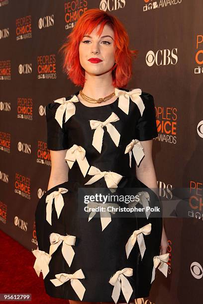 Singer Hayley Williams of Paramore arrives at the People's Choice Awards 2010 held at Nokia Theatre L.A. Live on January 6, 2010 in Los Angeles,...