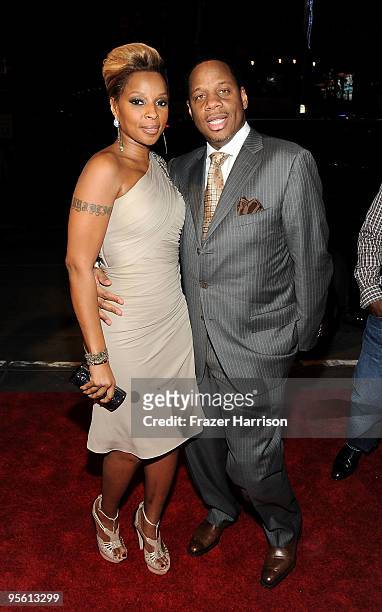 Singer Mary J. Blige and Kendu Isaacs arrive at the People's Choice Awards 2010 held at Nokia Theatre L.A. Live on January 6, 2010 in Los Angeles,...
