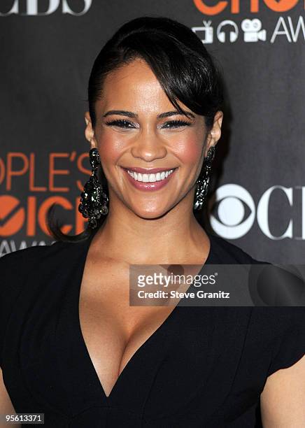 Actress Paula Patton arrives at the People's Choice Awards 2010 held at Nokia Theatre L.A. Live on January 6, 2010 in Los Angeles, California.