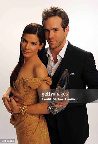 Actors Sandra Bullock and Ryan Reynolds pose for a portrait for Favorite Comedy Movie pose for a portrait during the People's Choice Awards 2010 held...
