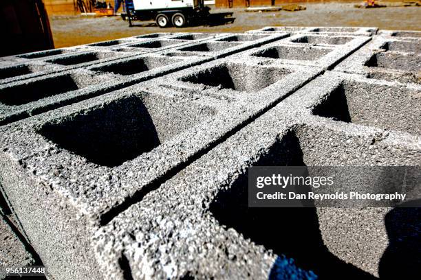 cinder block at construction site - blocco di cemento foto e immagini stock