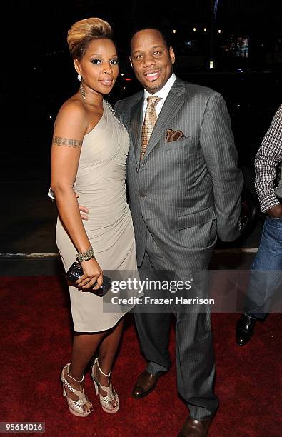 Singer Mary J. Blige and Kendu Isaacs arrive at the People's Choice Awards 2010 held at Nokia Theatre L.A. Live on January 6, 2010 in Los Angeles,...