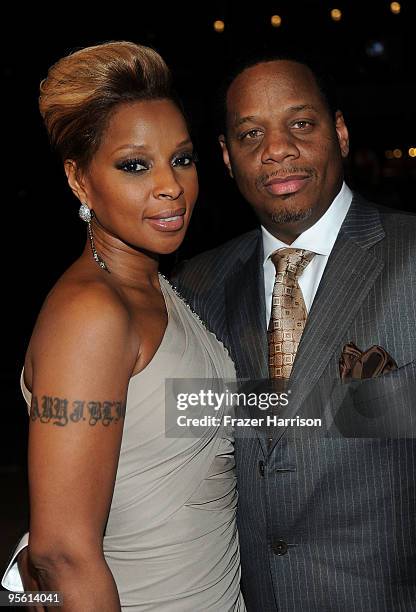 Singer Mary J. Blige and Kendu Isaacs arrive at the People's Choice Awards 2010 held at Nokia Theatre L.A. Live on January 6, 2010 in Los Angeles,...