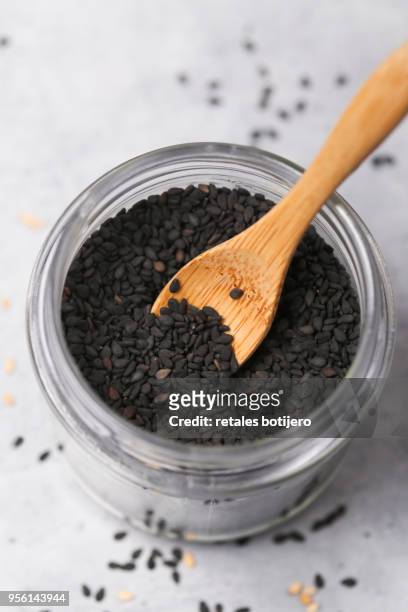 black sesame in jar - retales botijero fotografías e imágenes de stock