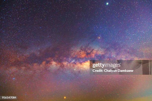 milky way galaxy with stars and space dust in the universe - depth of field togetherness looking at the camera stockfoto's en -beelden