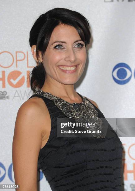 Actress Lisa Edelstein poses in the press room at the People's Choice Awards 2010 held at Nokia Theatre L.A. Live on January 6, 2010 in Los Angeles,...