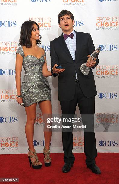 Actor Ashton Kutcher and actress Jessica Alba pose Kutcher's Favorite Web Celeb award in the press room during the People's Choice Awards 2010 held...