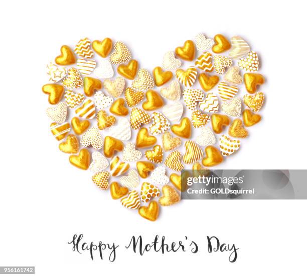 ilustraciones, imágenes clip art, dibujos animados e iconos de stock de feliz día de la madre - tarjeta de felicitación hecha a mano con corazones oro 3d dispuestas en un gran corazón y escrito a mano texto - mothers day text art